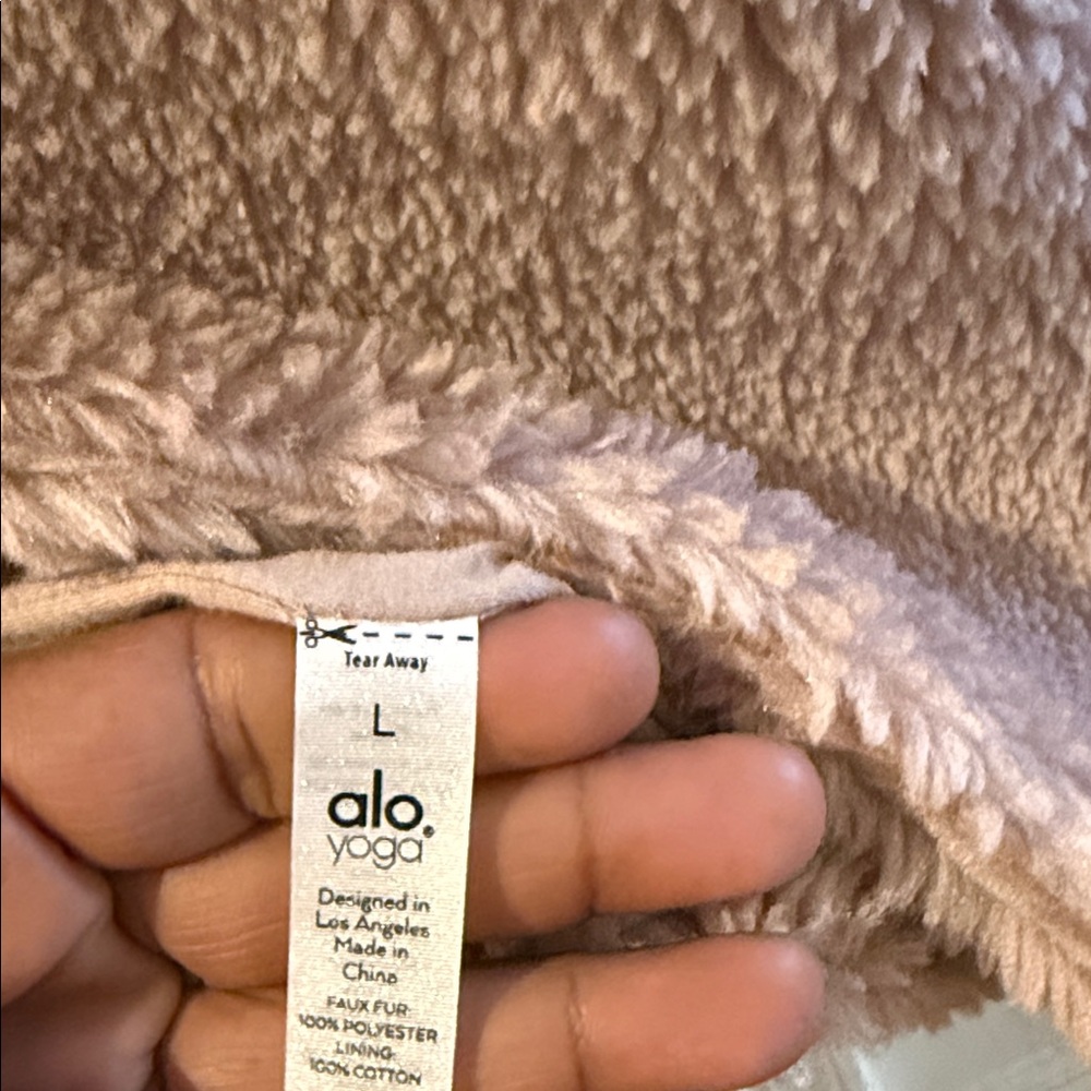 ALO Yoga Women's Blush Sherpa Trench  Jacket - Picture 5 of 9